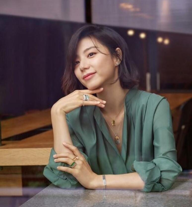 韩流始祖裴勇俊再当爹老婆朴秀珍长裙飘飘孕肚难显