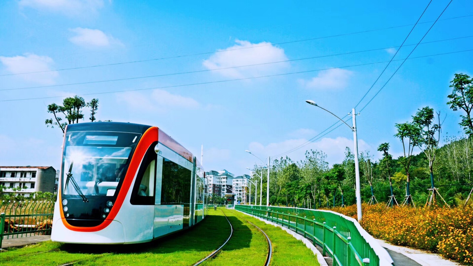 高颜值的武汉有轨电车,原来它可以这么美!
