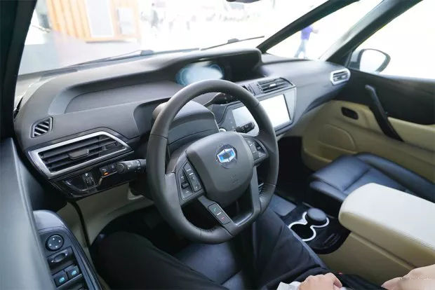 一窝蜂的都去做纯电，才是真正的“车道偏离”！