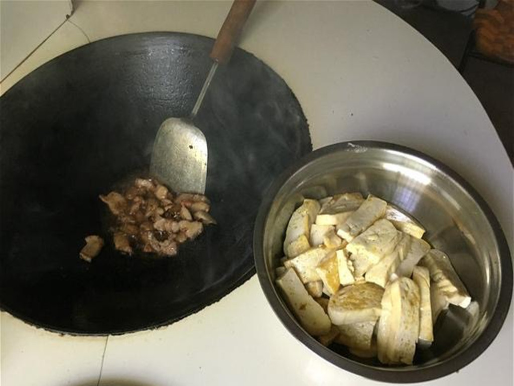 第一次和男朋友去农村,婆婆做的饭菜很普通,却很感动!