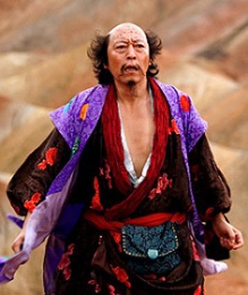 31岁和潘长江合作出道娶倪萍妹妹为妻被称移动演艺教科书