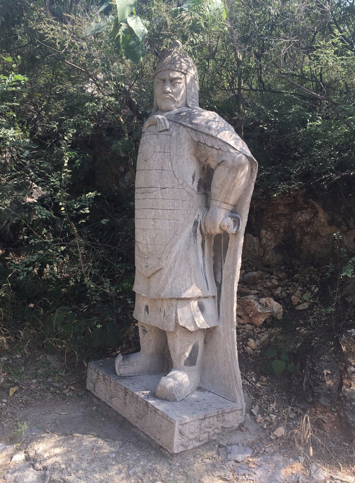 探秘“中国公路鼻祖”:车辙深致马车托底 为找平千年削下4米岩基