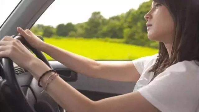 这个功能可以省油20%，但中国车主基本没人用它!