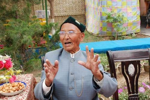 达吾提·买合苏提是第十一代亲王买合甫孜的侄儿,由于买合甫孜没有