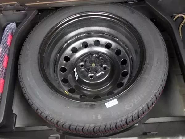 别以为夏天气温高轮胎才容易爆 冬天不注意这些也容易爆胎