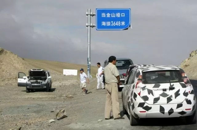 一窝蜂的都去做纯电，才是真正的“车道偏离”！