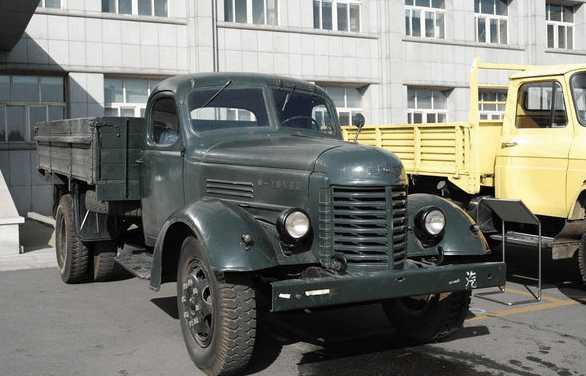 国内第一台解放汽车, 纯手工打造, 目前保存完好