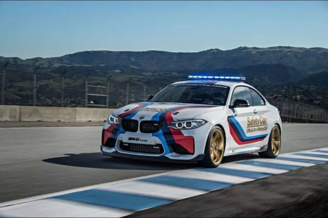 车圈大V直播约战，这款车站上风口浪尖