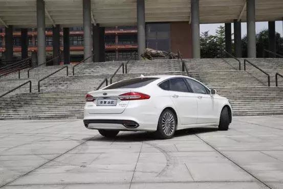 亲测新蒙迪欧，集贴心科技和硬派操控于一身的中级车标杆