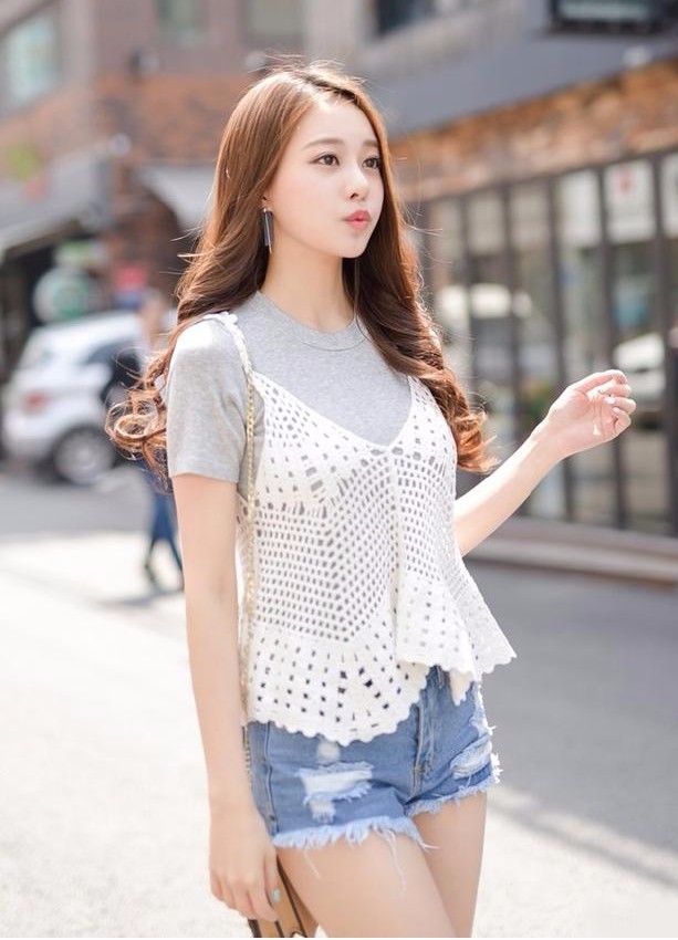 夏季气质短牛仔裤美女写真