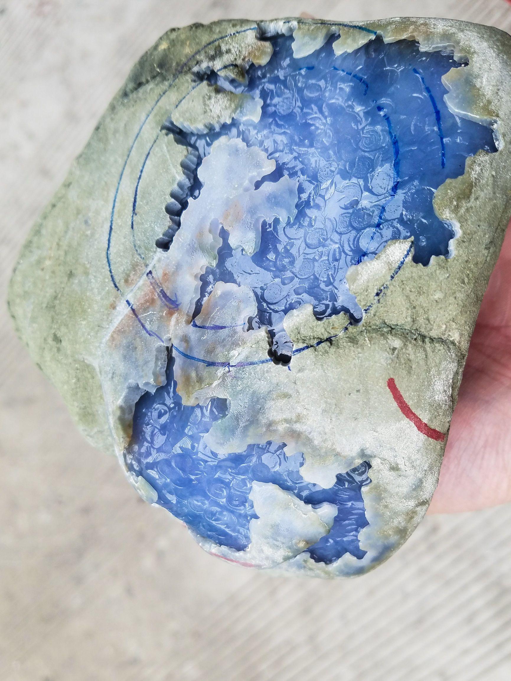 没人敢碰的翡翠原石他却万元买了下来开大窗后是紫罗兰翡翠