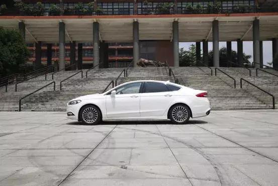 亲测新蒙迪欧，集贴心科技和硬派操控于一身的中级车标杆