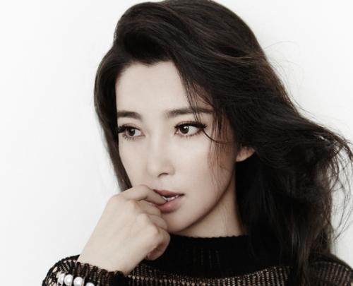 有美人尖真的更美?赵雅芝气质显端庄,徐若瑄却因此拉低颜值!