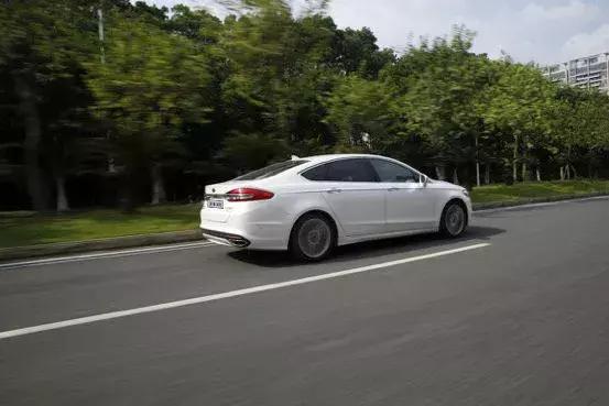 亲测新蒙迪欧，集贴心科技和硬派操控于一身的中级车标杆