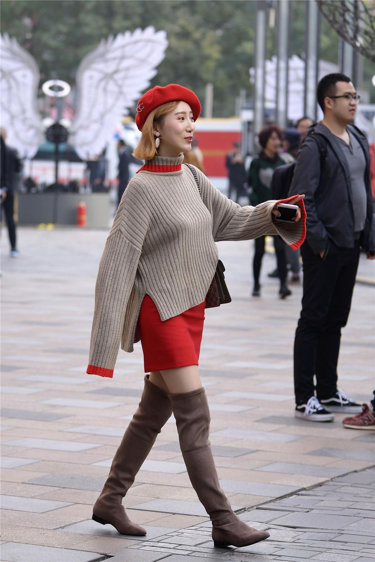 街拍:独具魅力的秋装,让时尚更加富有层次