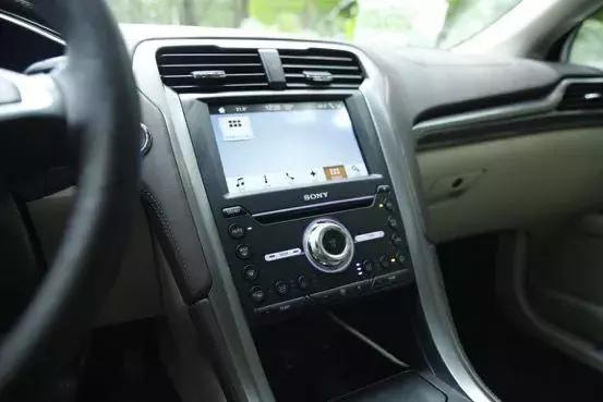 亲测新蒙迪欧，集贴心科技和硬派操控于一身的中级车标杆