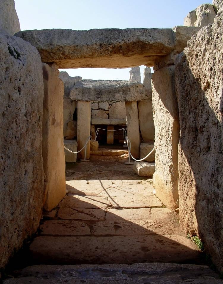 太阳墓,孔雀河古河道北岸已有3800年之久