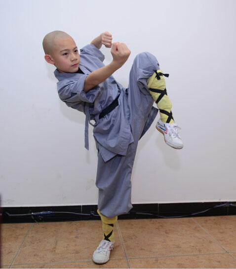 并特赐法号为:释小松,成为了一名正宗的少林俗家弟子,有最美小和尚的