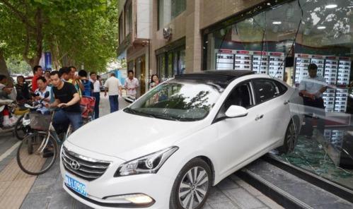 据说这几件事是新手开车时，最害怕遇到的？