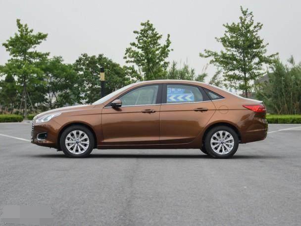 10万代步优选的实惠型！福睿斯销量确实不错，可惜唯独油耗是问题