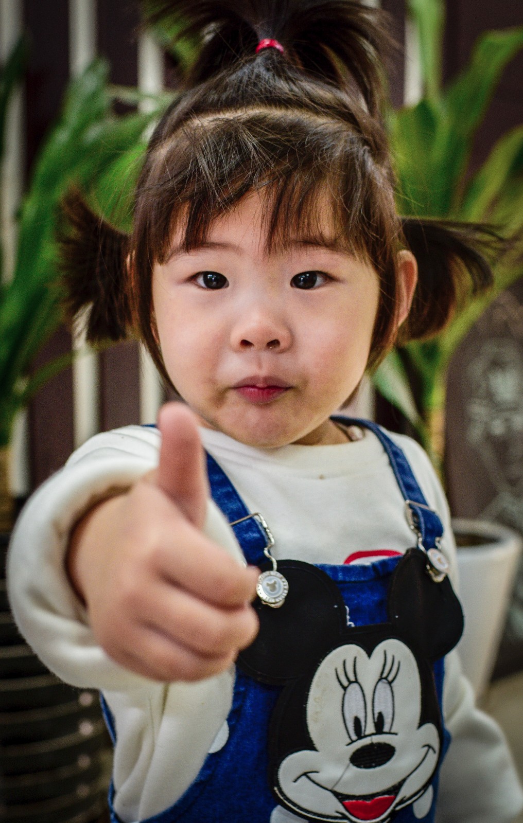 表情丰富的小丫头_新浪看点