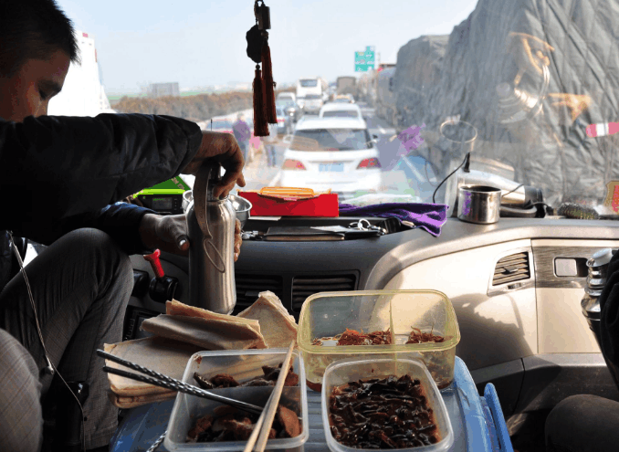 第17天,农历腊月27,回到了出发地卸货.吃的豆腐卷子.