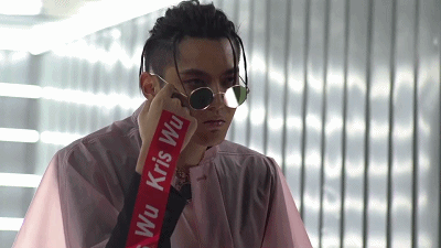 这外套是个什么鬼,别是件雨衣吧现在也只有吴亦凡能让我心动了三次