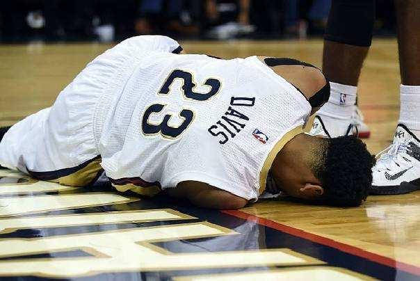 浓眉哥伤情更新,鹈鹕三纸垃圾合同成联盟头号冤大头