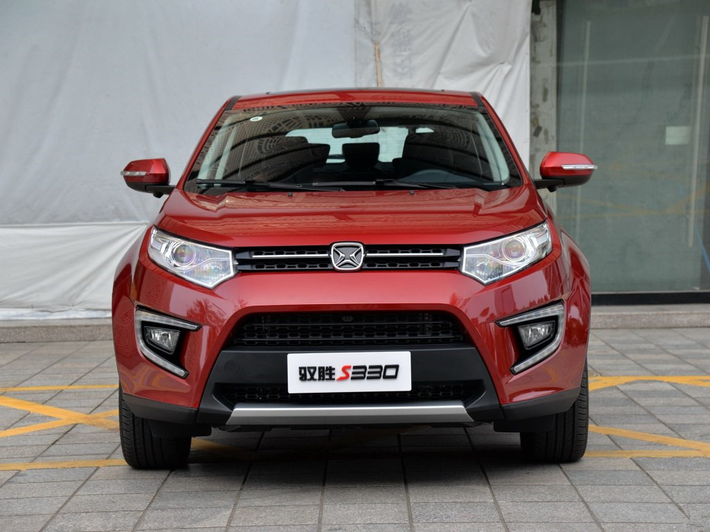 奔驰和保时捷任职)之手,相较大多数城市suv来说,驭胜s330的外观设计