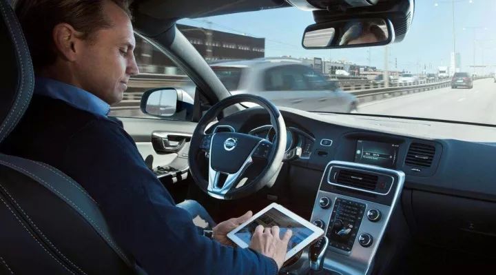 堵车严重的时候记得关闭这个功能，不然到时候你后悔都来不及