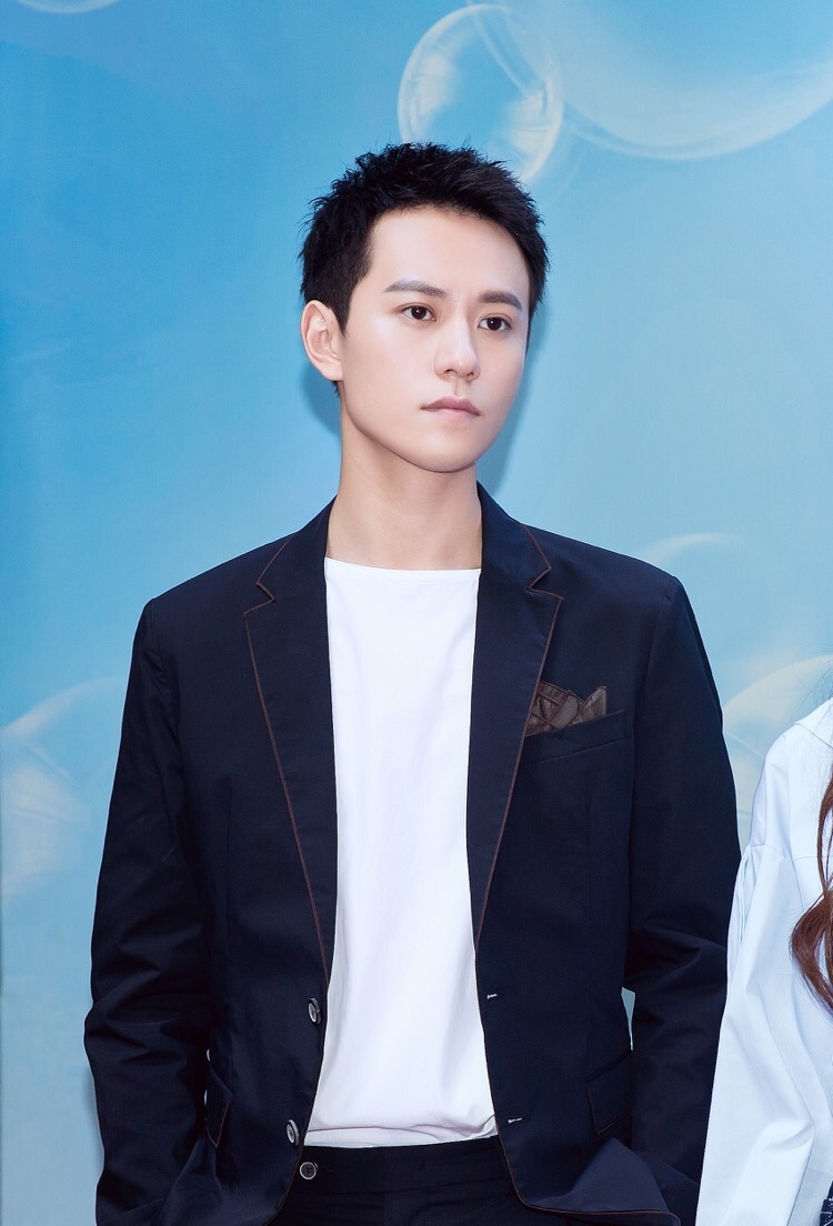 秦俊杰很有可能成为欢瑞一哥,和杨紫的恋情只