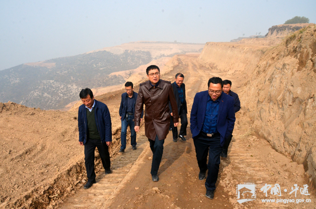 县委副书记,县长石勇在平遥高科技农业示范园区调研