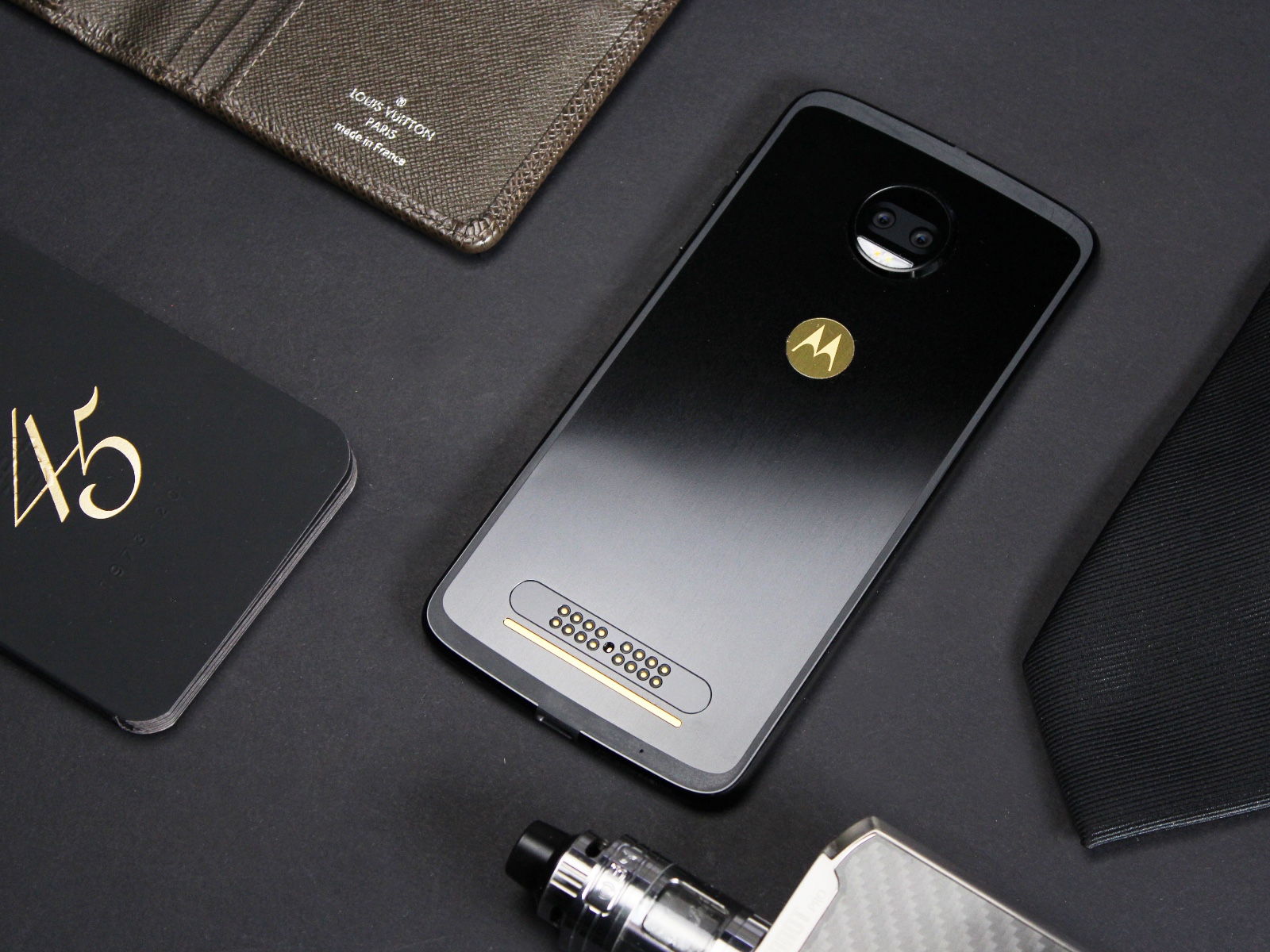 凭什么敢卖9999元 moto z 2018首发开箱图赏|moto|摩托罗拉|新一代