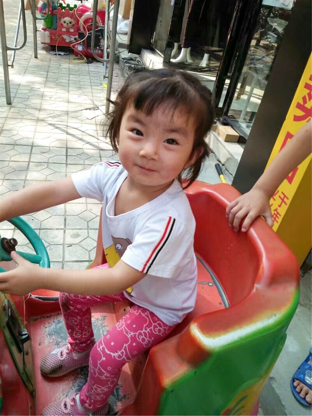 2岁女童小悦悦失踪9天 伊能静悬赏3万帮寻