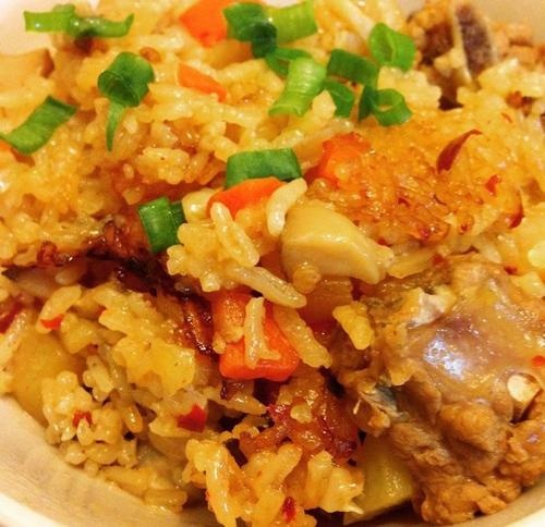 只需一个电饭煲,香喷喷饭和肉都有了,瞬间就能爱上的美味!
