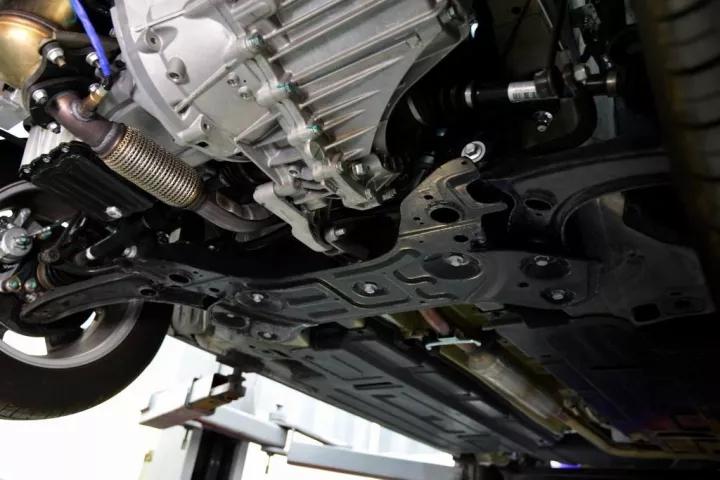 双层悬架结构,大面积底盘护板,宝骏510不输合资车