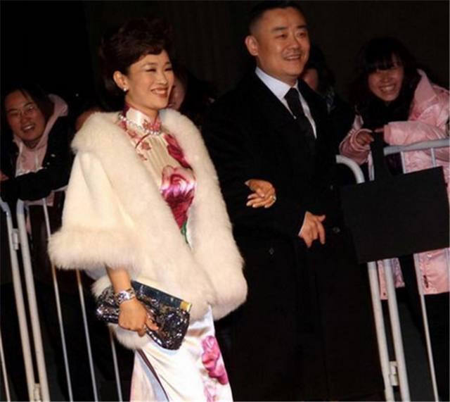 她便是胡洁,出生在浙江温州,曾就读长江商学院,是浙江知名女企业家