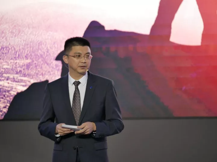 长安睿骋CC前排座椅如何调节 第二代逸动车座椅驾驶位如何调高