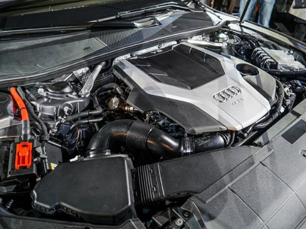 新奥迪A7再次向大家证明与“官车”没了联系，充满黑科技的绅士