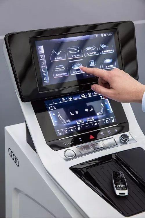 新奥迪A7再次向大家证明与“官车”没了联系，充满黑科技的绅士