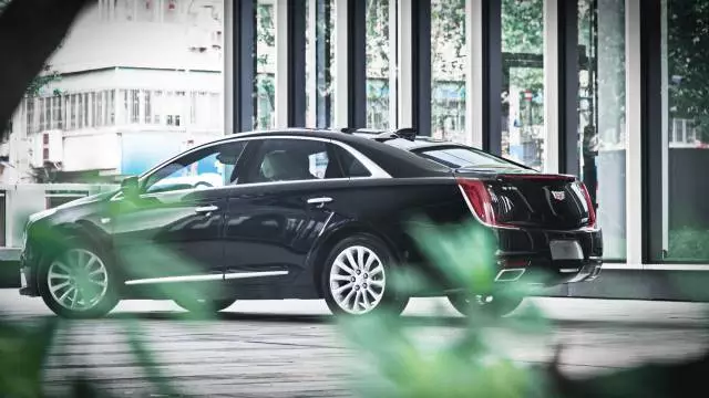 曾经最优雅的美系豪华大轿车，“换脸”后能干掉5系、E级吗？