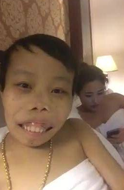 史上最丑富二代陈山:身价过亿 龅牙泡美女