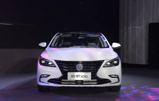 国产车集体发威！最美长安车惊艳亮相，汉腾X5、海马S5新车上市