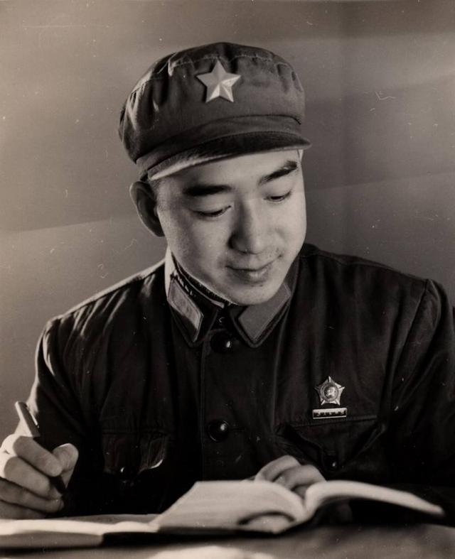 1.年轻的妈妈是个宝,老了的妈妈是根草.——现在有多少人在啃老?2.