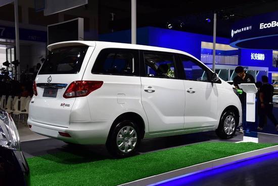 国产埃尔法为快递小哥送福利，大7座MPV拉货载人，仅4.89万喽！