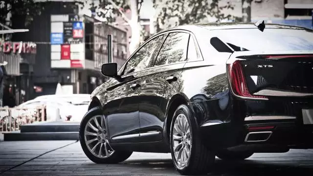 曾经最优雅的美系豪华大轿车，“换脸”后能干掉5系、E级吗？