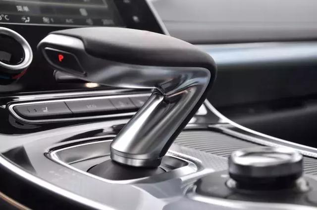 开着MPV去绕桩？确认不是逗你玩！