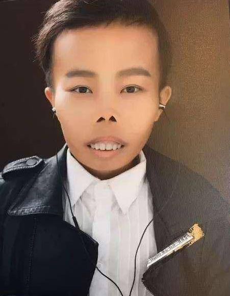 史上最丑富二代陈山:身价过亿 龅牙泡美女