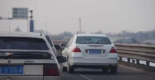 新手一年内不能单独上高速？这4个原因告诉你为什么