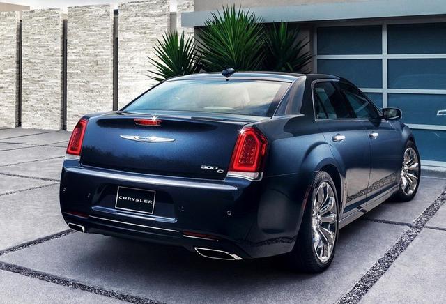 远看都说是宾利,全进口卖40万,还有10万优惠,比开a6更有面子